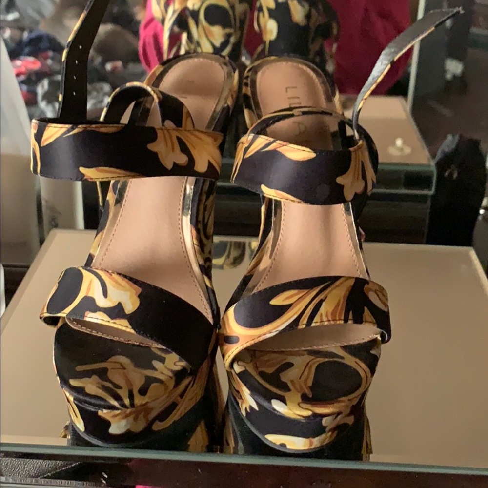 Liliana Wedges